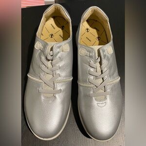 Revere Pearl Silver Crete Stretch-Lace Sneakers - Women’s 10